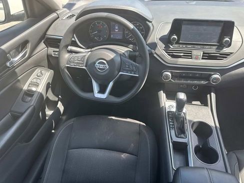 Used 2022 Nissan Altima 2.5 S FWD image 15