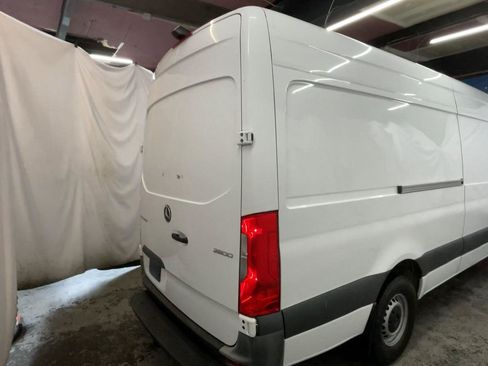 Used 2022 Mercedes-Benz Sprinter 2500 image 6