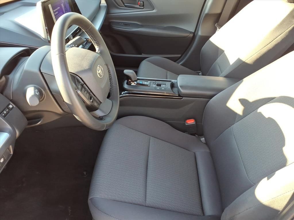 Certified 2025 Toyota Prius LE FWD image 12