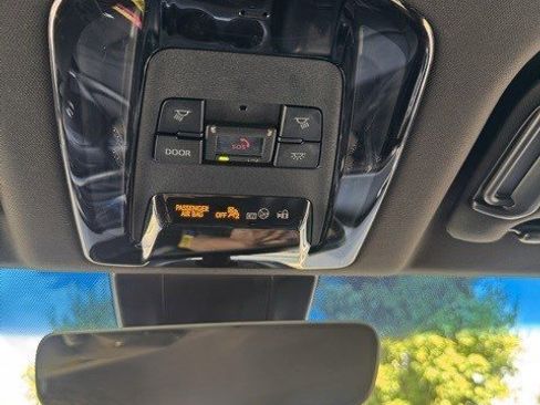 Used 2023 Toyota Venza XLE image 30