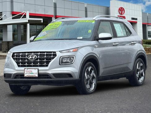 Used 2025 Hyundai Venue SEL image 8