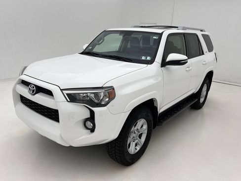 Used 2018 Toyota 4Runner SR5 Premium AWD/4WD image 4