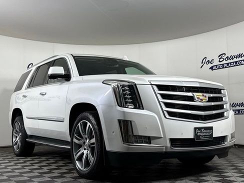 Used 2019 Cadillac Escalade Luxury image 5