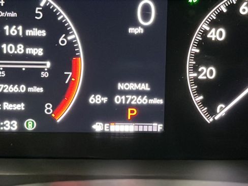 Used 2024 Honda Pilot Touring image 10