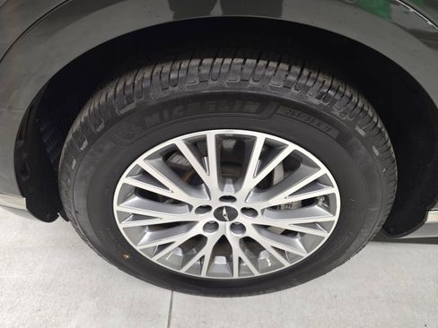 Used 2025 Genesis GV80 2.5T Standard AWD/4WD image 9