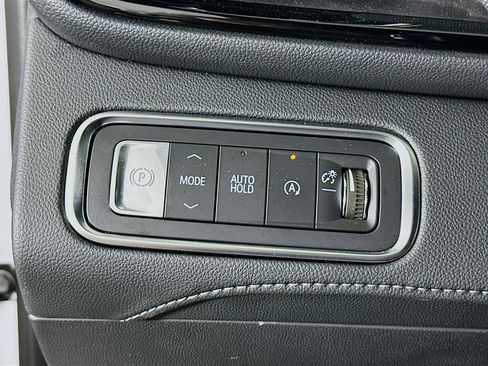 Used 2025 Buick Enclave Preferred image 17