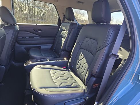 New 2026 Nissan Pathfinder Platinum image 13