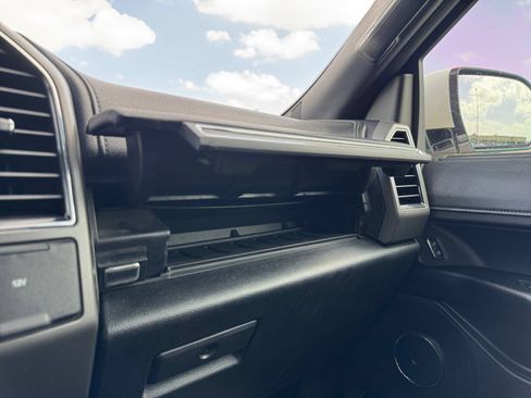 Used 2019 Ford Expedition Max XLT w/ Equipment Group 202A AWD/4WD image 30