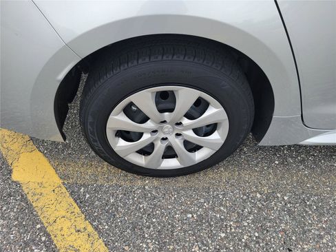Used 2026 Toyota Corolla LE FWD image 7