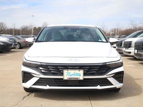 Certified 2025 Hyundai Elantra Limited image 3