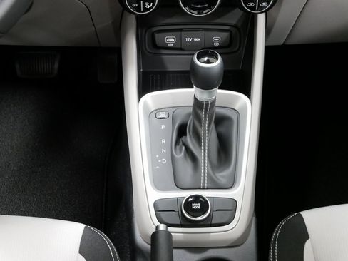 New 2025 Hyundai Venue SEL image 15