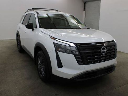 Certified 2026 Nissan Pathfinder SV FWD image 6