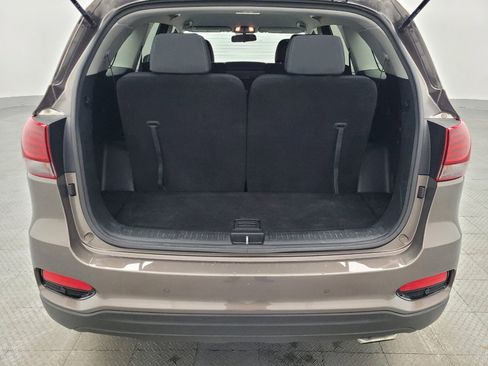 Used 2019 Kia Sorento S image 29
