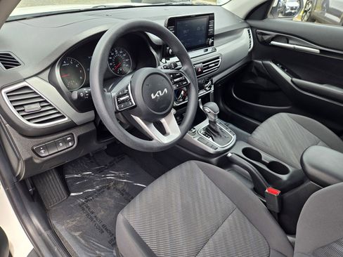 Used 2023 Kia Seltos LX AWD/4WD image 10