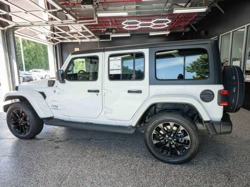 Used 2022 Jeep Wrangler Unlimited Sahara w/ Cold Weather Group image 2