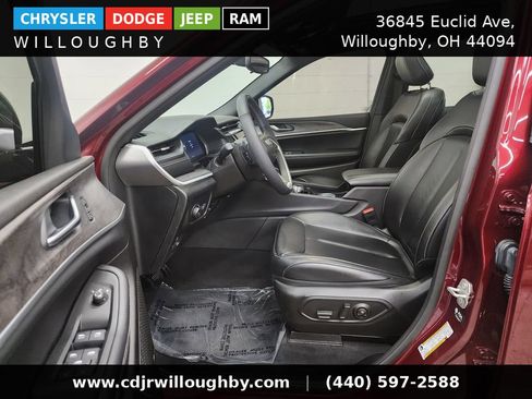 Used 2024 Jeep Grand Cherokee L Limited AWD/4WD image 14