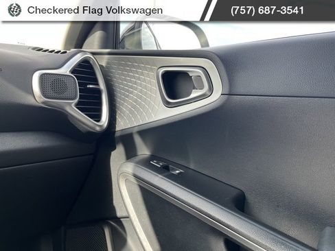 Used 2024 Kia Soul LX image 31