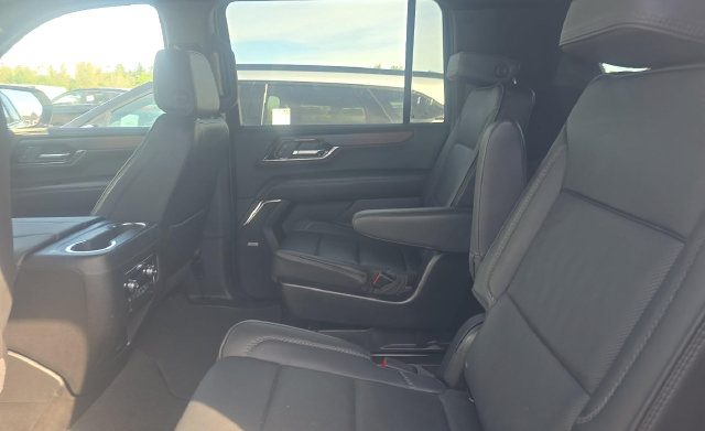 Used 2025 GMC Yukon XL Denali AWD/4WD image 13