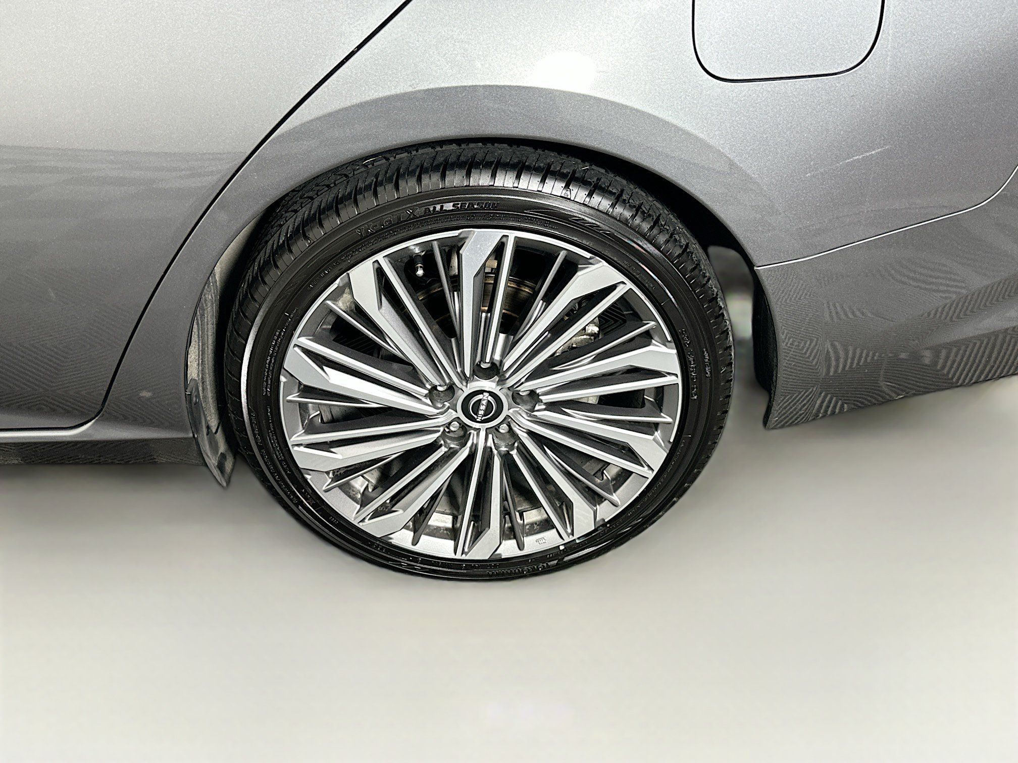 Used 2023 Nissan Altima 2.5 SL FWD image 11