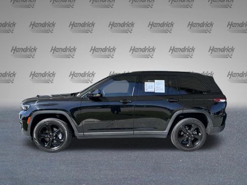 Used 2023 Jeep Grand Cherokee Limited w/ Black Appearance Package image 6