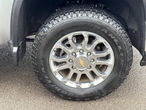 Used 2025 Chevrolet Silverado 2500 LTZ w/ LTZ Premium Package AWD/4WD image 9