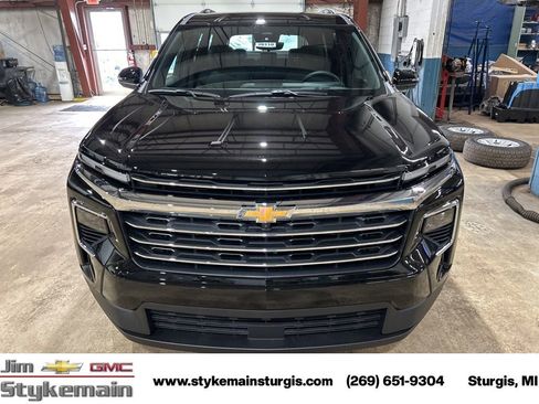 New 2026 Chevrolet Traverse LT w/ Driver Confidence Package AWD/4WD image 11