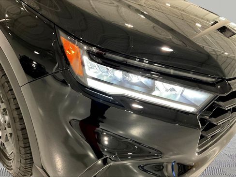 Used 2025 Honda Pilot TrailSport image 32