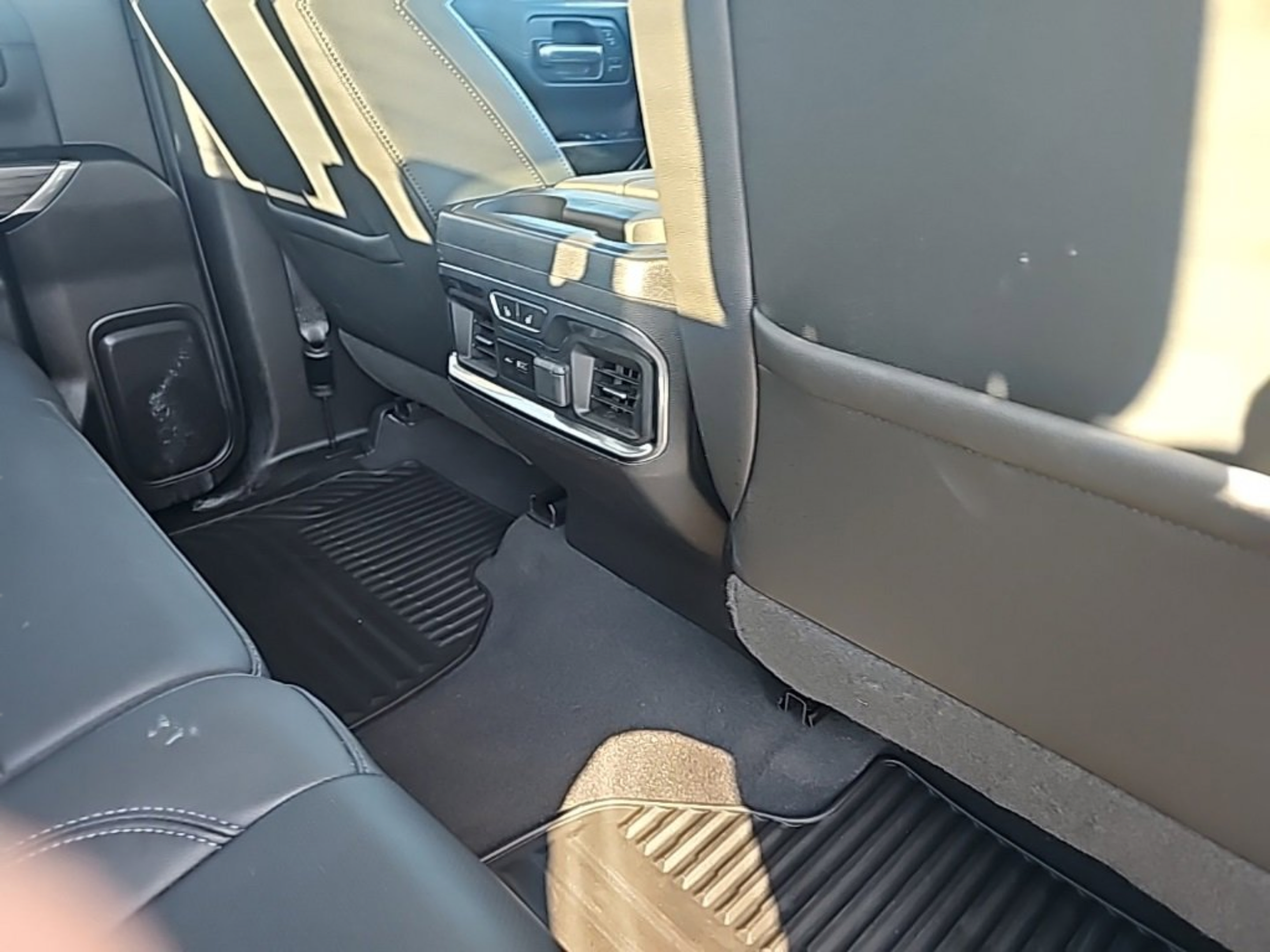 Used 2019 Chevrolet Silverado 1500 LTZ w/ LTZ Premium Package AWD/4WD image 24