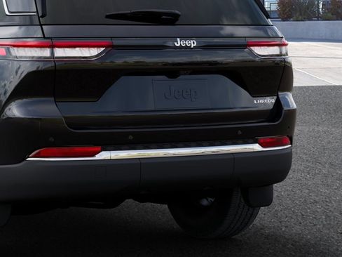 New 2025 Jeep Grand Cherokee Laredo w/ Luxury Tech Group I image 13