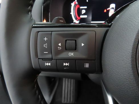 Used 2025 Nissan Pathfinder Platinum w/ Cargo Package image 12