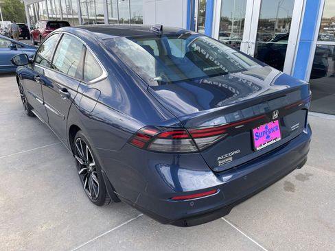 Used 2024 Honda Accord Touring image 2