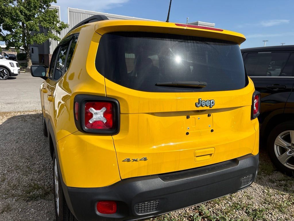 Used 2023 Jeep Renegade Latitude w/ Premium Group AWD/4WD image 10