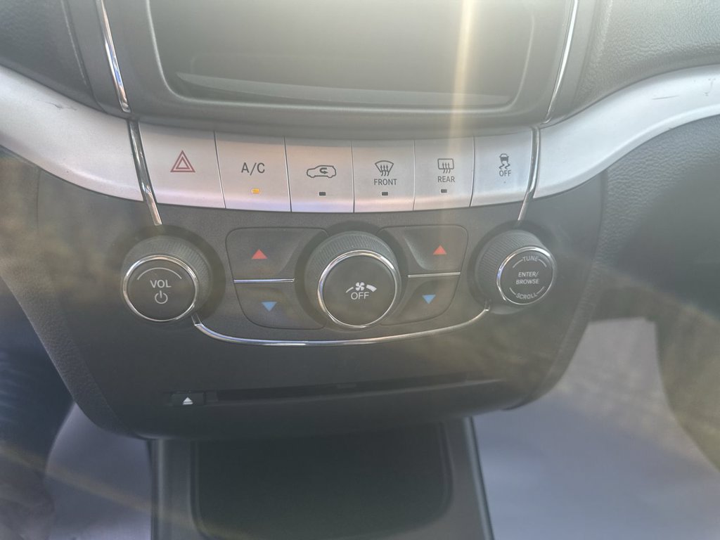 Used 2017 Dodge Journey SE w/ Flexible Seating Group FWD image 24