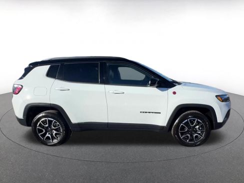Used 2025 Jeep Compass Trailhawk image 16
