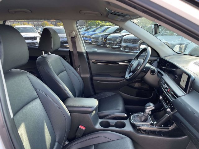 Used 2024 Kia Seltos EX FWD image 11