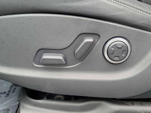 Used 2023 Genesis GV70 2.5T w/ Select Package AWD/4WD image 16