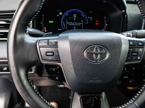 Used 2025 Toyota Camry SE image 38