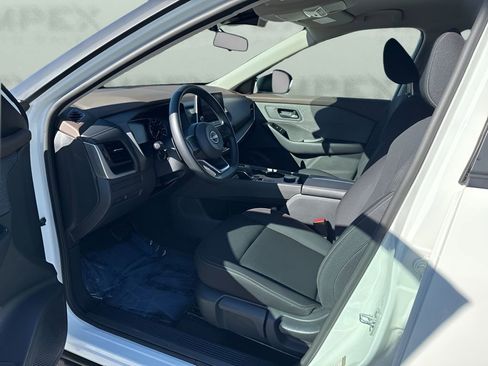 Used 2023 Nissan Rogue S image 9