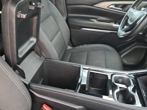 Used 2024 Chevrolet Traverse LT w/ Midnight/Sport Edition FWD image 33