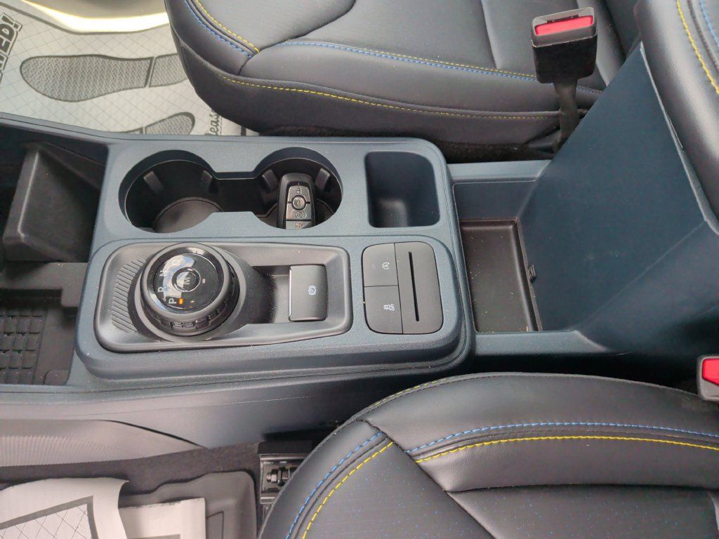 Used 2025 Ford Maverick Lobo AWD/4WD image 18