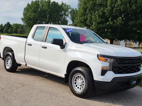 Used 2024 Chevrolet Silverado 1500 W/T w/ Trailering Package AWD/4WD image 2