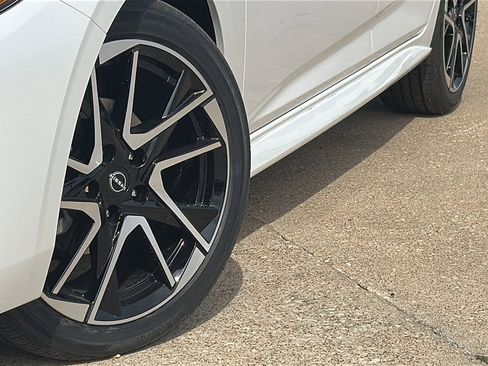 New 2025 Nissan Sentra SR image 3