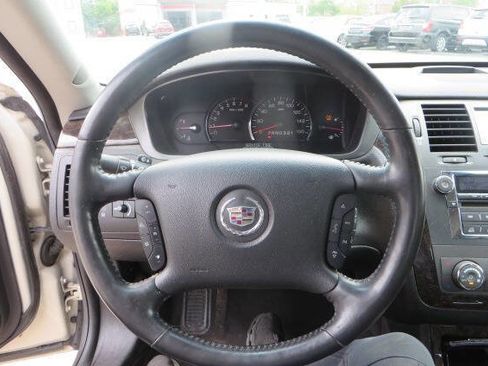 Used 2010 Cadillac DTS Luxury FWD image 15