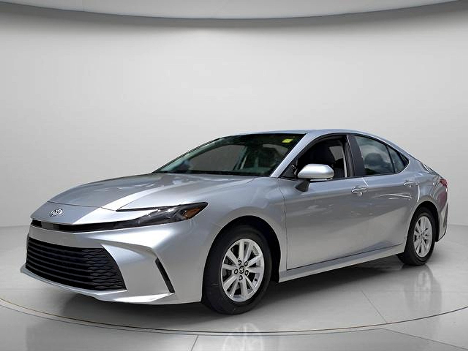 Used 2026 Toyota Camry LE FWD image 8