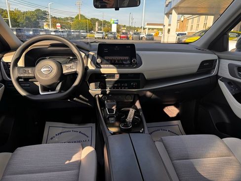 Used 2023 Nissan Rogue SV AWD/4WD image 10