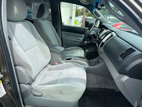 Used 2011 Toyota Tacoma PreRunner image 21