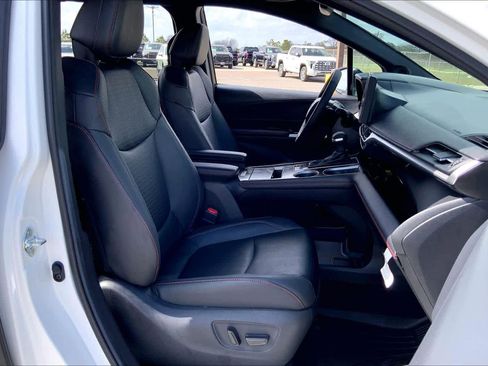 Used 2025 Toyota Sienna XSE w/ XSE Plus Package image 9