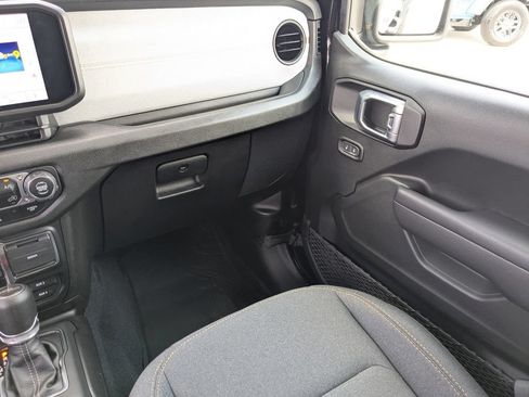 Used 2024 Jeep Gladiator Sport AWD/4WD image 19