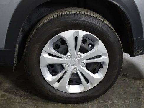 Used 2024 Chevrolet Trax LS image 40