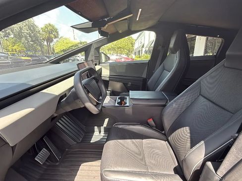 Used 2024 Tesla Cybertruck AWD Crew Cab image 5